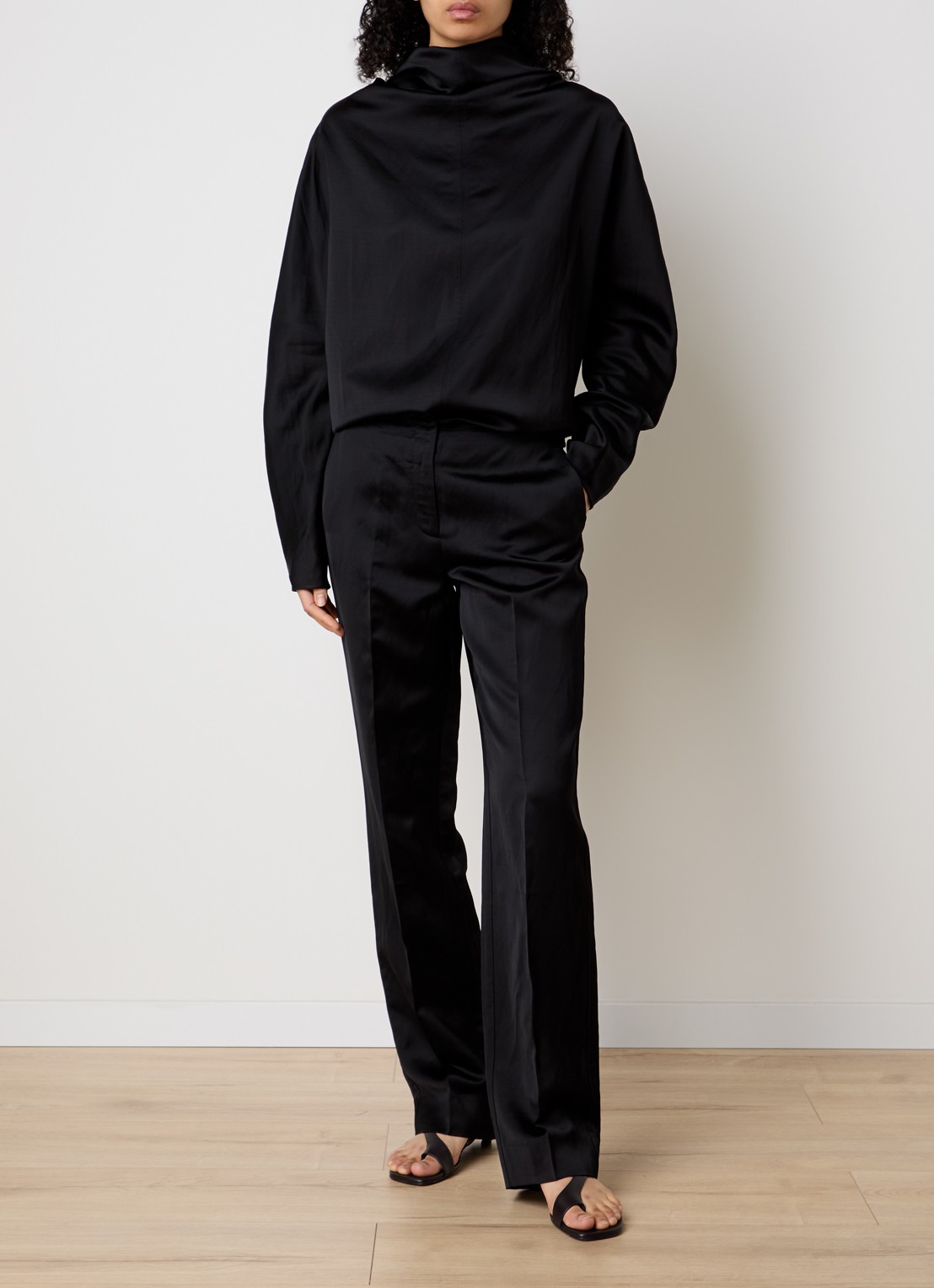 TOTEME Mid waist straight fit pantalon in linnenblend - voorkant 5 zwart