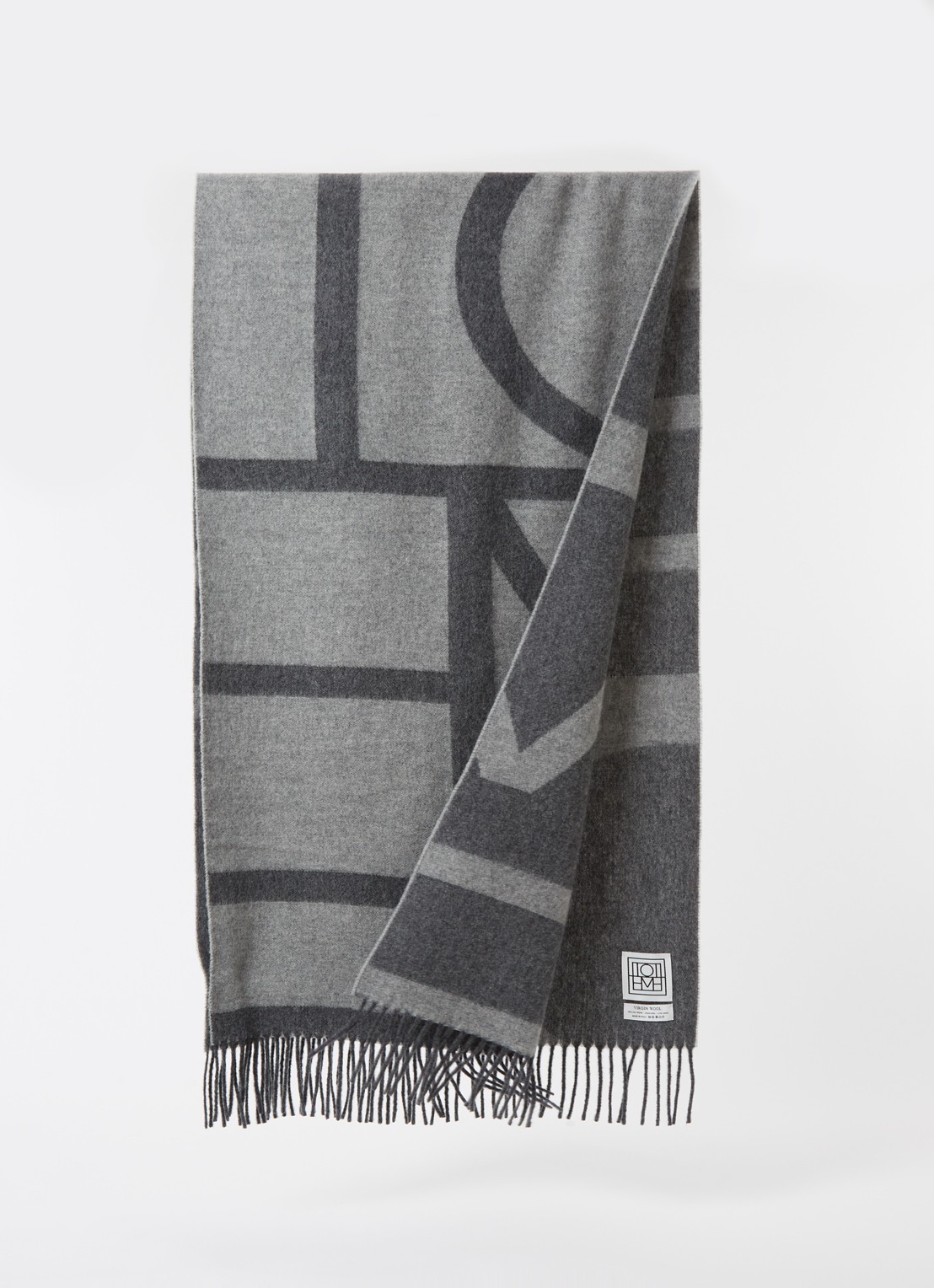 TOTEME Monogram sjaal van wol 200 x 50 cm - voorkant 2 grijs