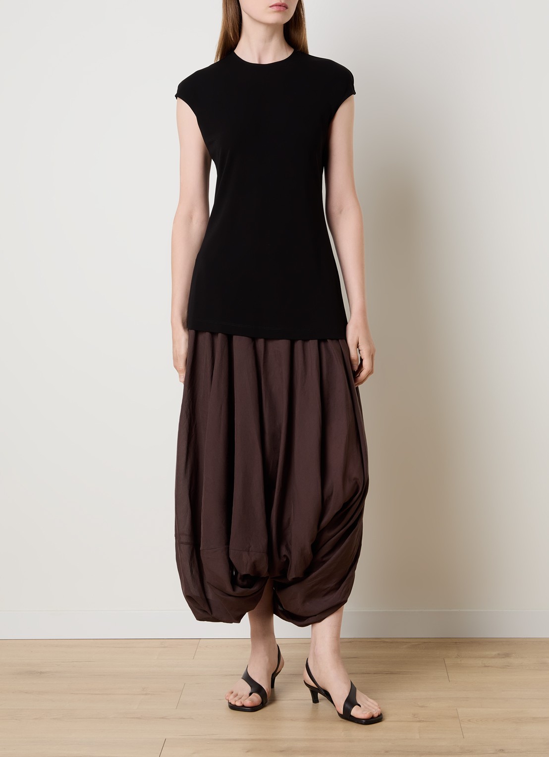 TOTEME Mouwloze top met stretch - voorkant 2 zwart