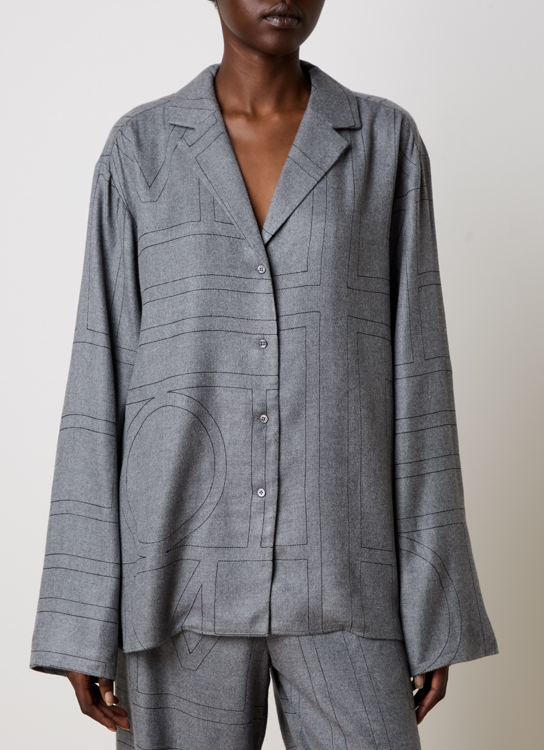 TOTEME Oversized blouse met logoborduring - detail 3 grijs