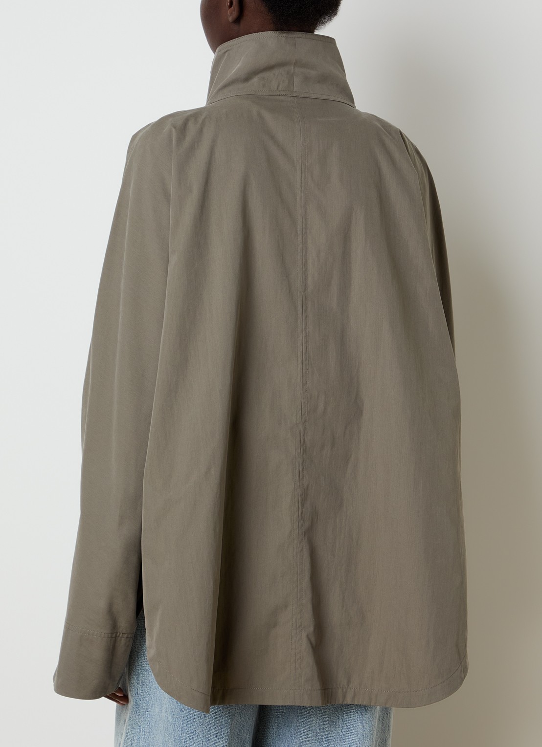 TOTEME Oversized windjack met steekzakken - achterkant bronsgroen