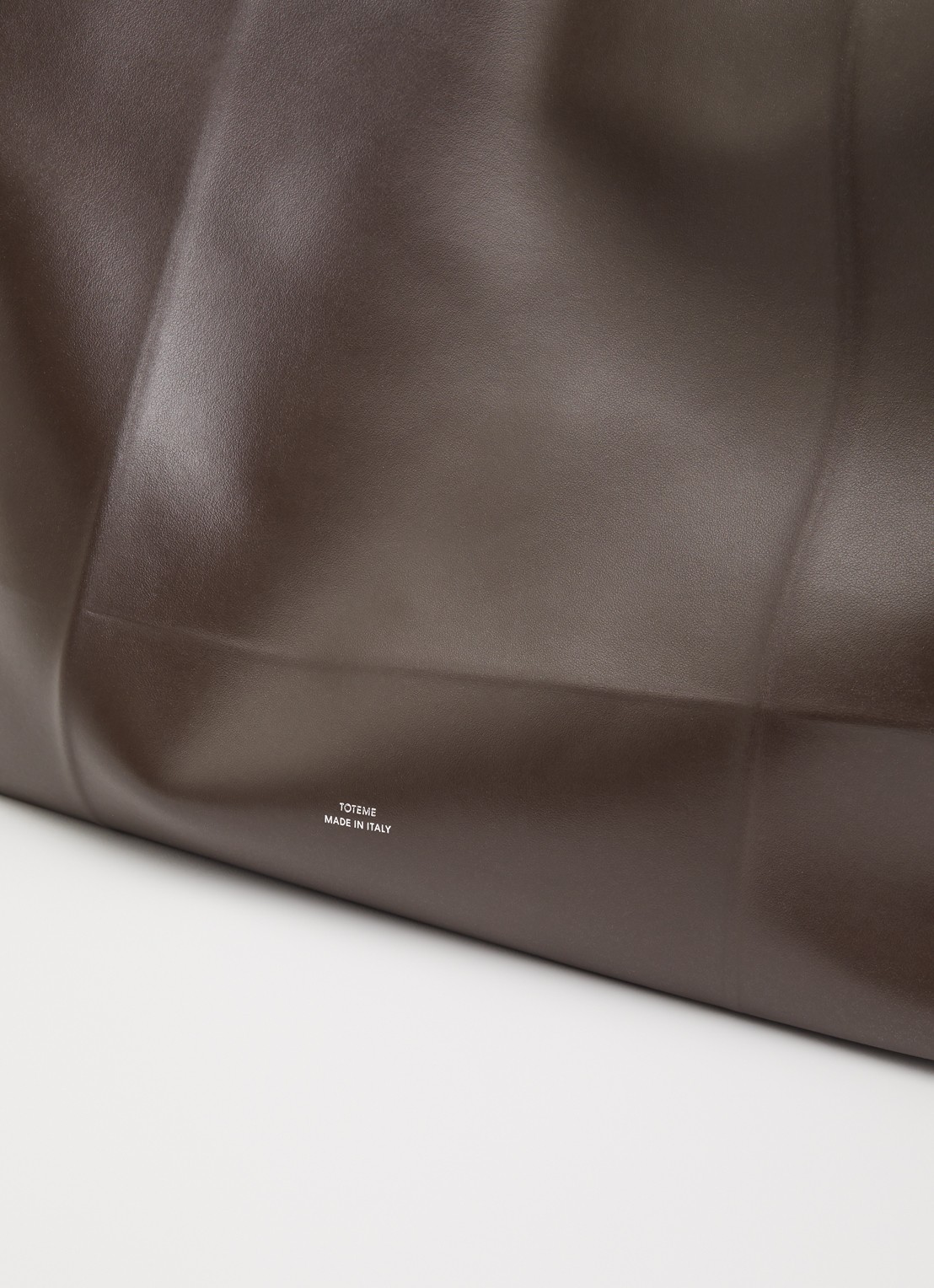 TOTEME Roam shopper van leer - detail 3 donkerbruin