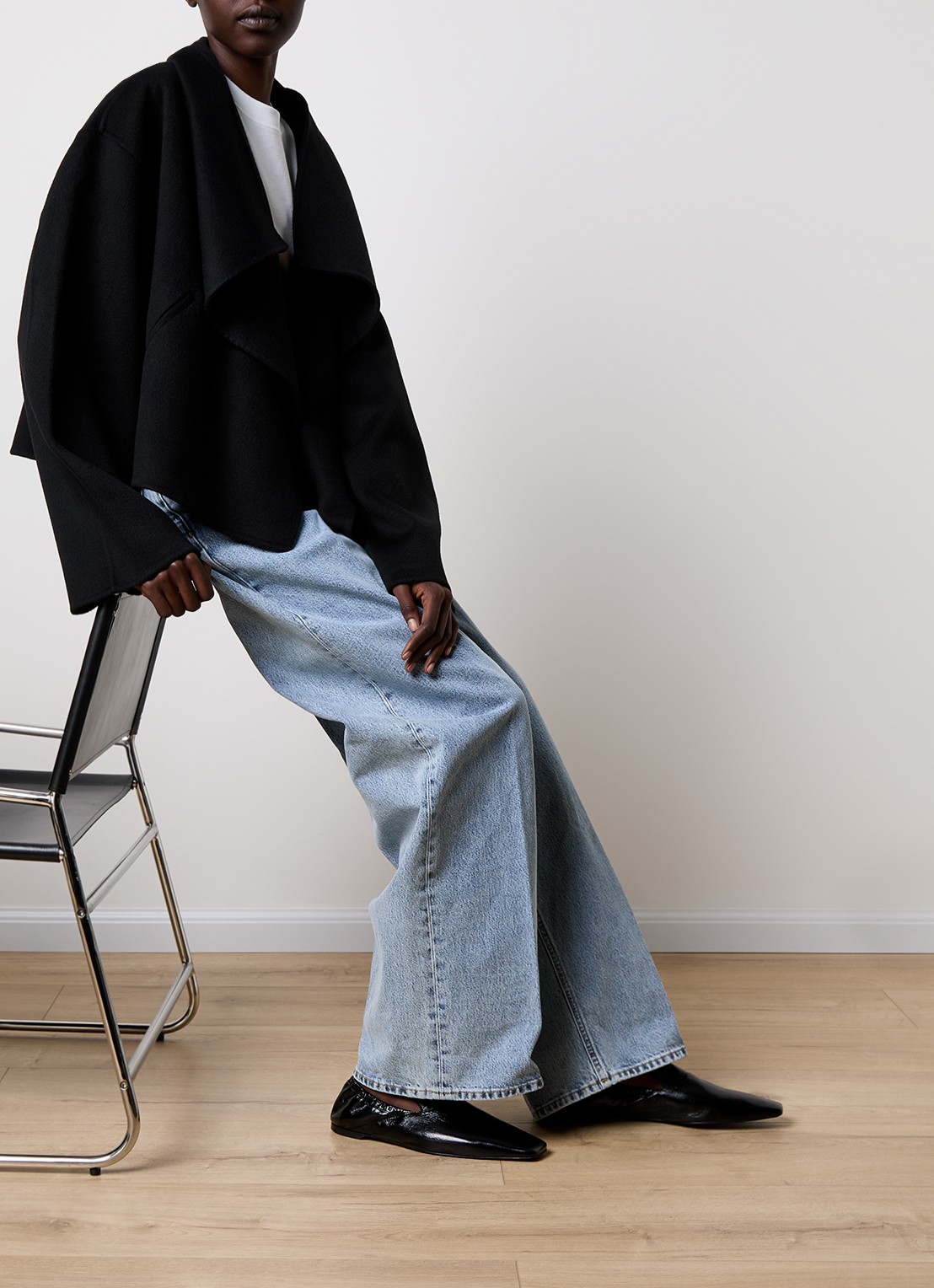 TOTEME Slip-on van lakleer - voorkant 2 zwart