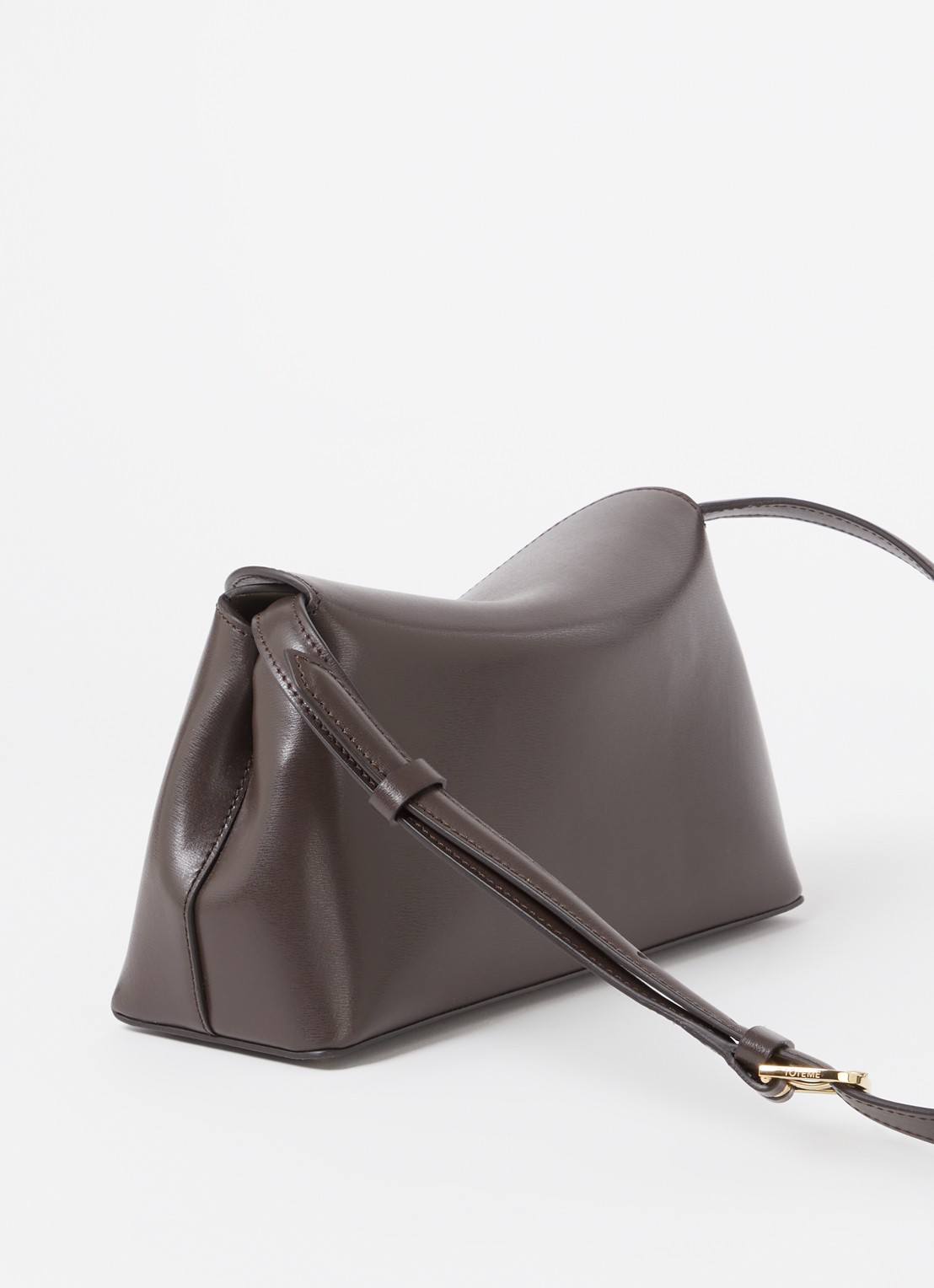 TOTEME T-Lock clutch van leer met afneembare schouderriem - achterkant donkerbruin