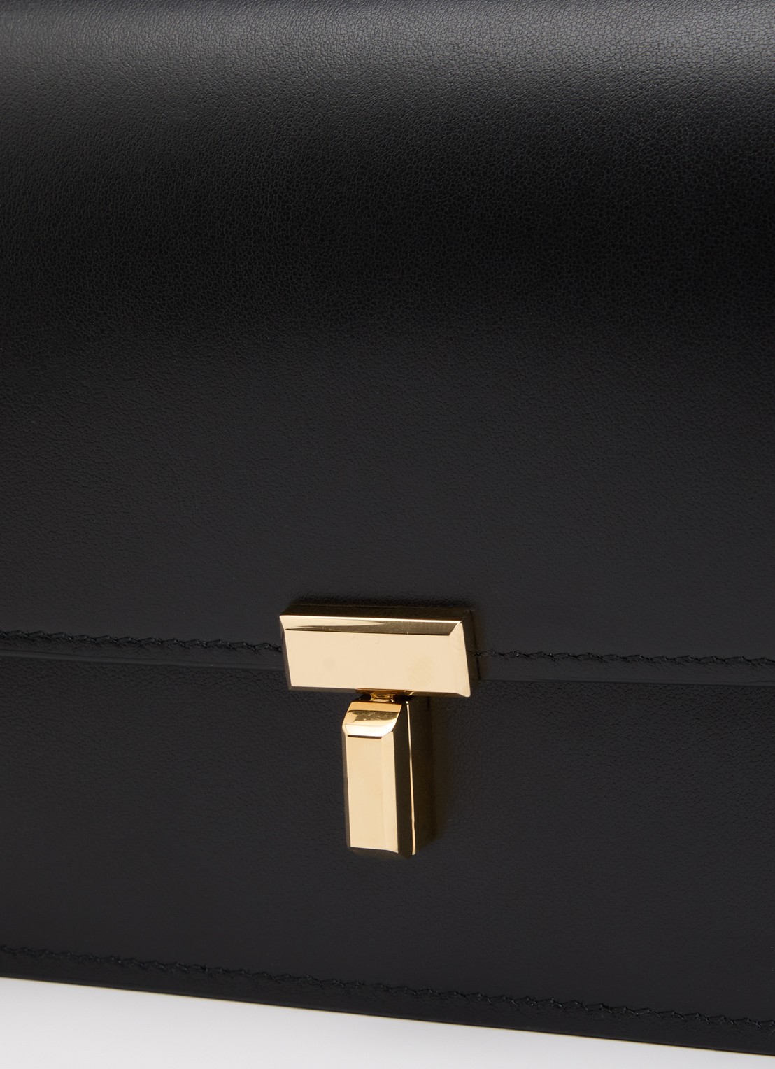 TOTEME T-Lock crossbodytas van leer  - detail 3 zwart
