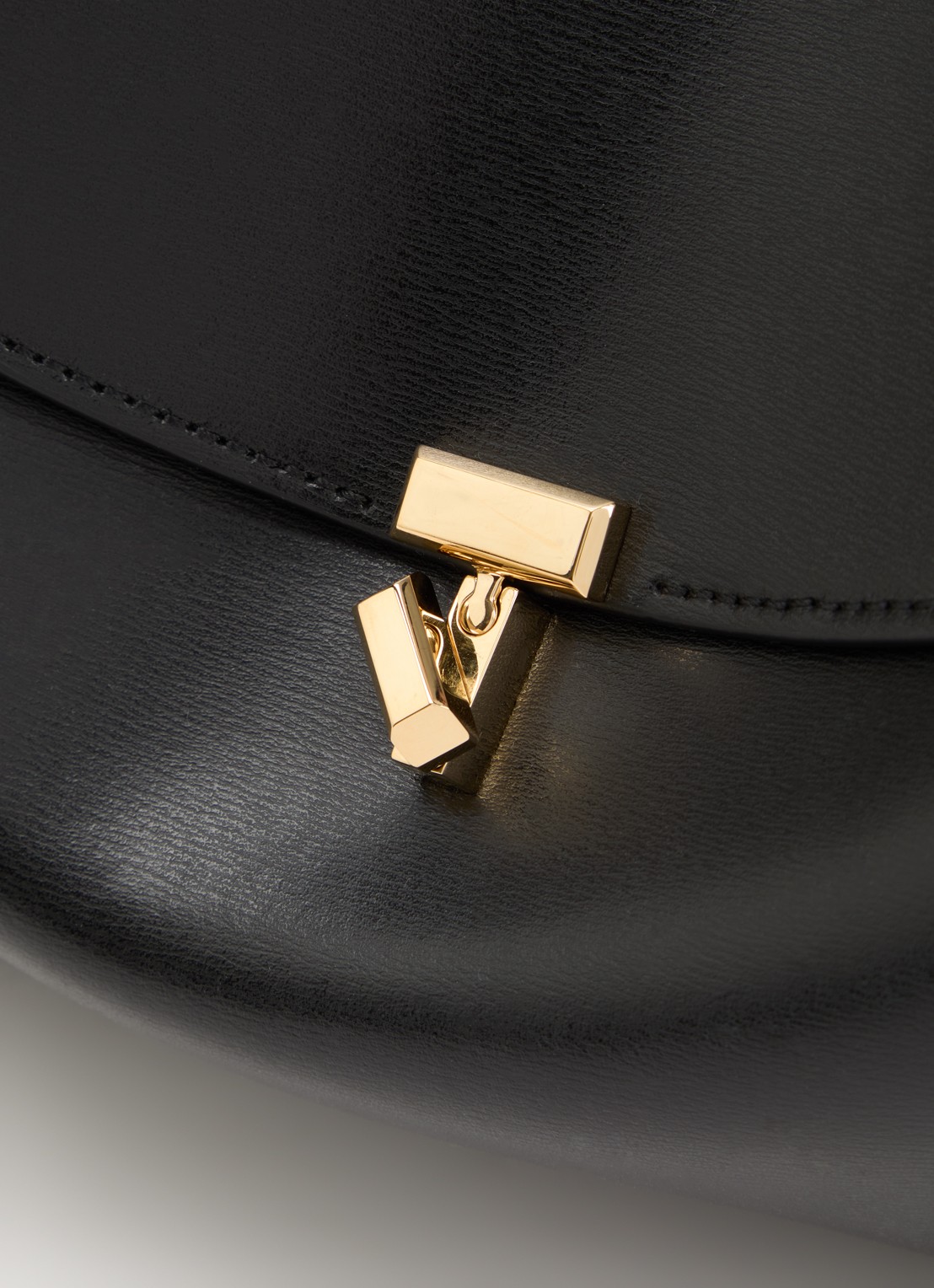 TOTEME T-Lock handtas van leer met afneembare schouderriem - detail 4 zwart