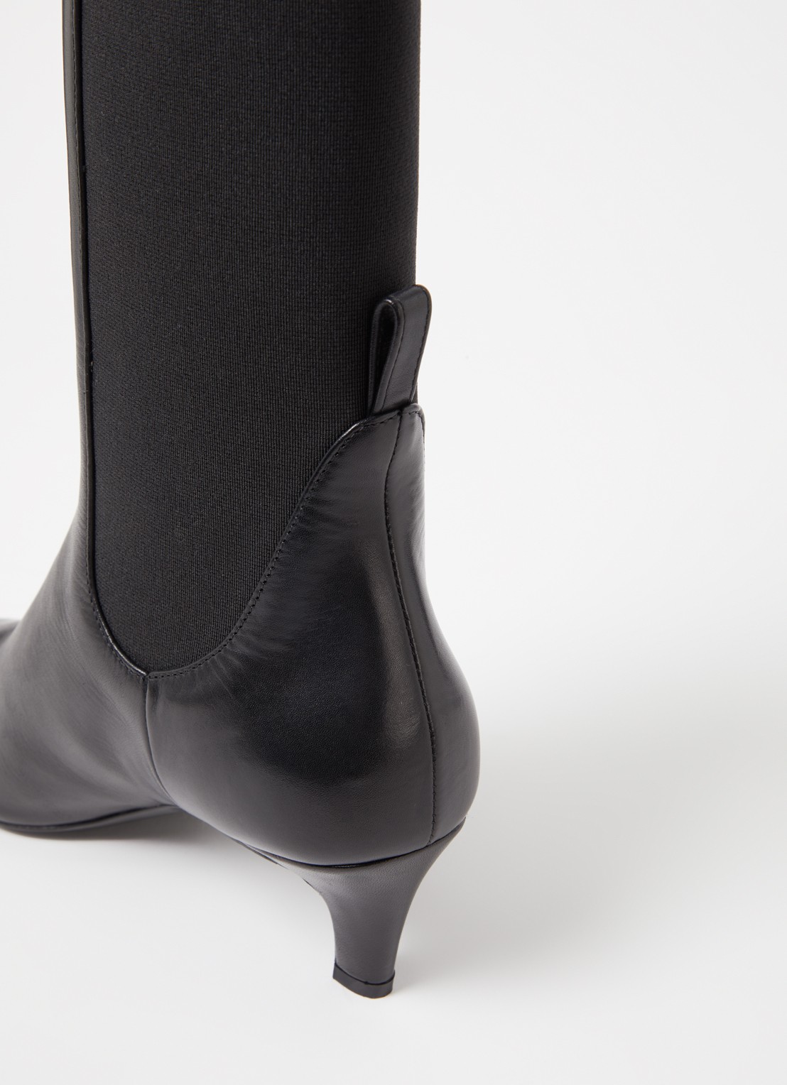TOTEME The Mid Heel enkellaarsje van leer - detail 3 zwart