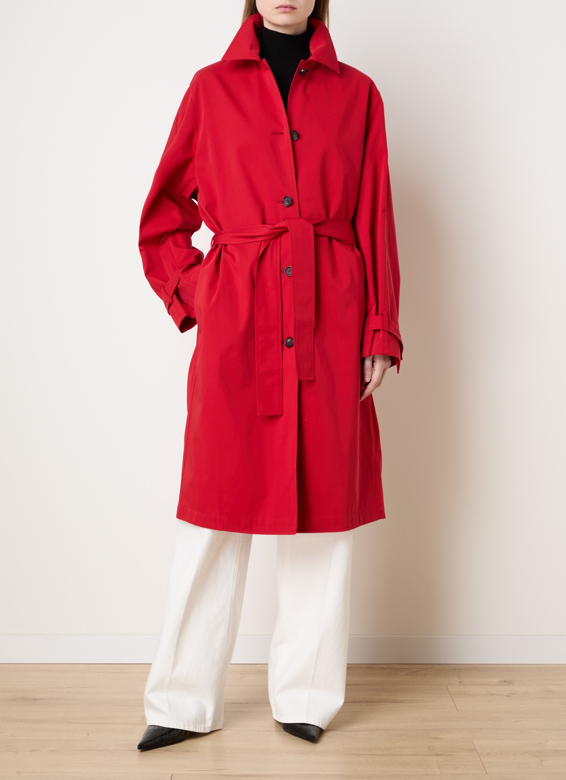 TOTEME Trenchcoat met steekzakken en strikceintuur - detail rood