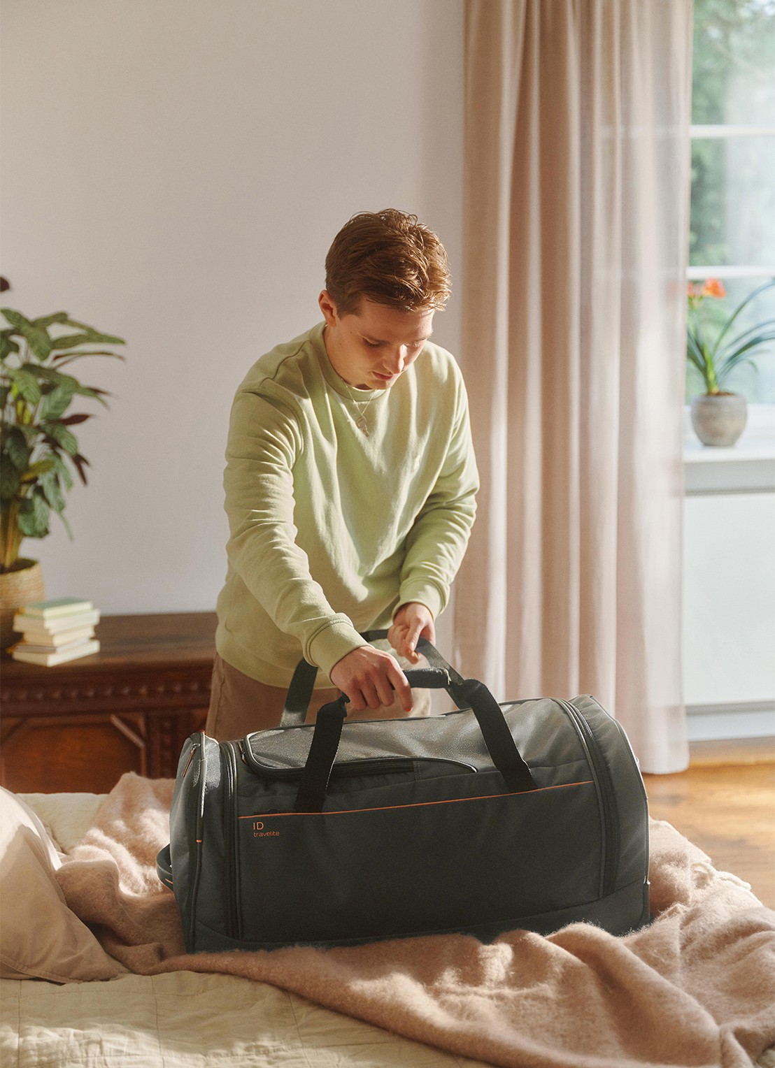 Travelite Crosslite L weekendtas 79 cm - voorkant 2 olijfgroen