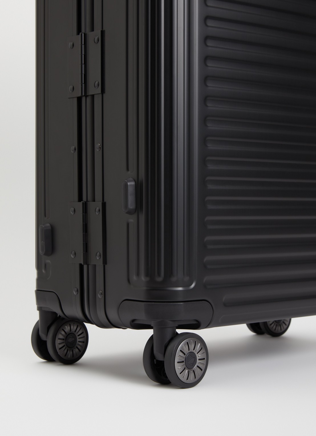 Travelite Next M spinner 67 cm - detail 5 zwart