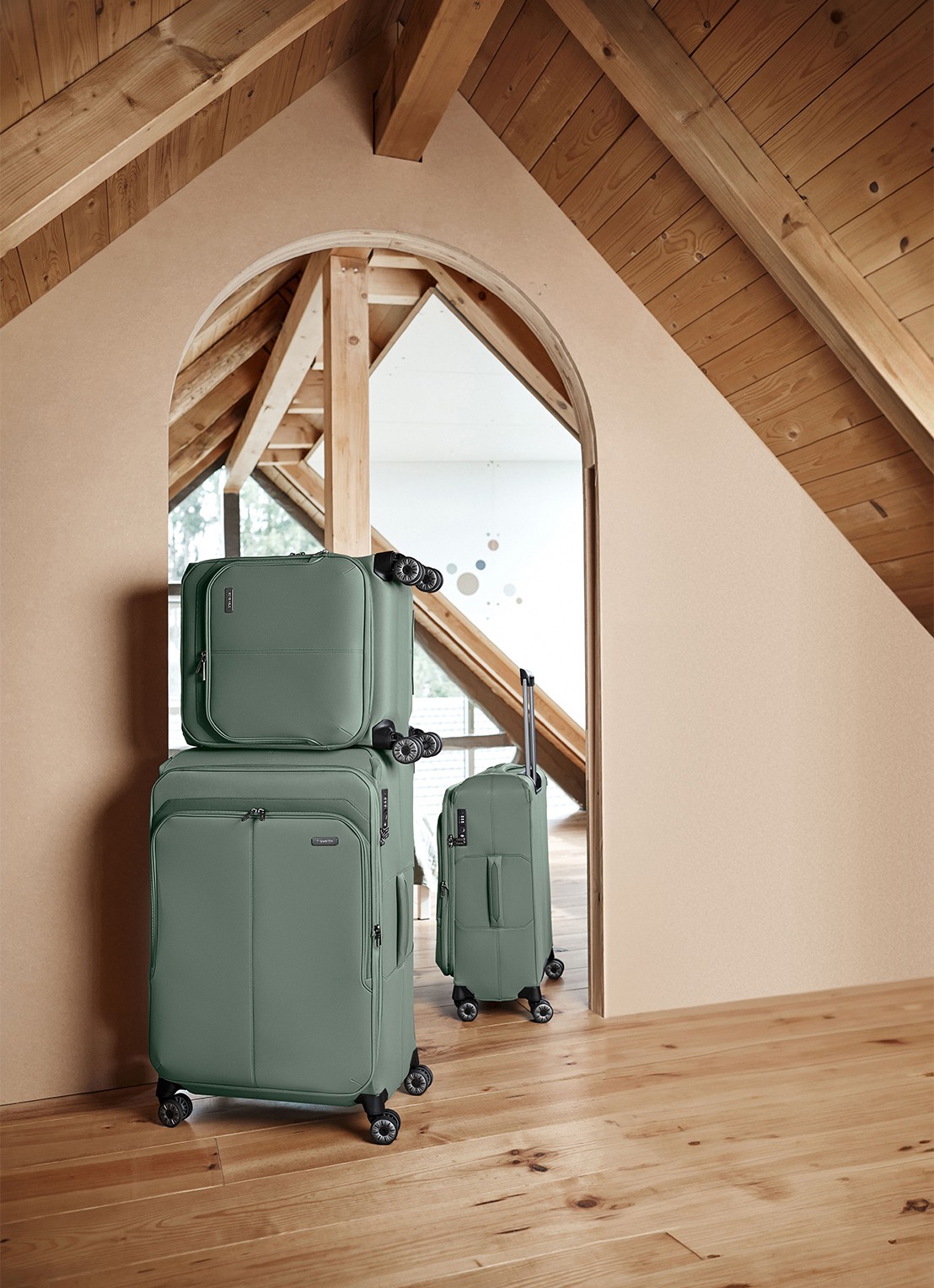 Travelite Priima L vergrootbare spinner 79 cm - voorkant 8 olijfgroen