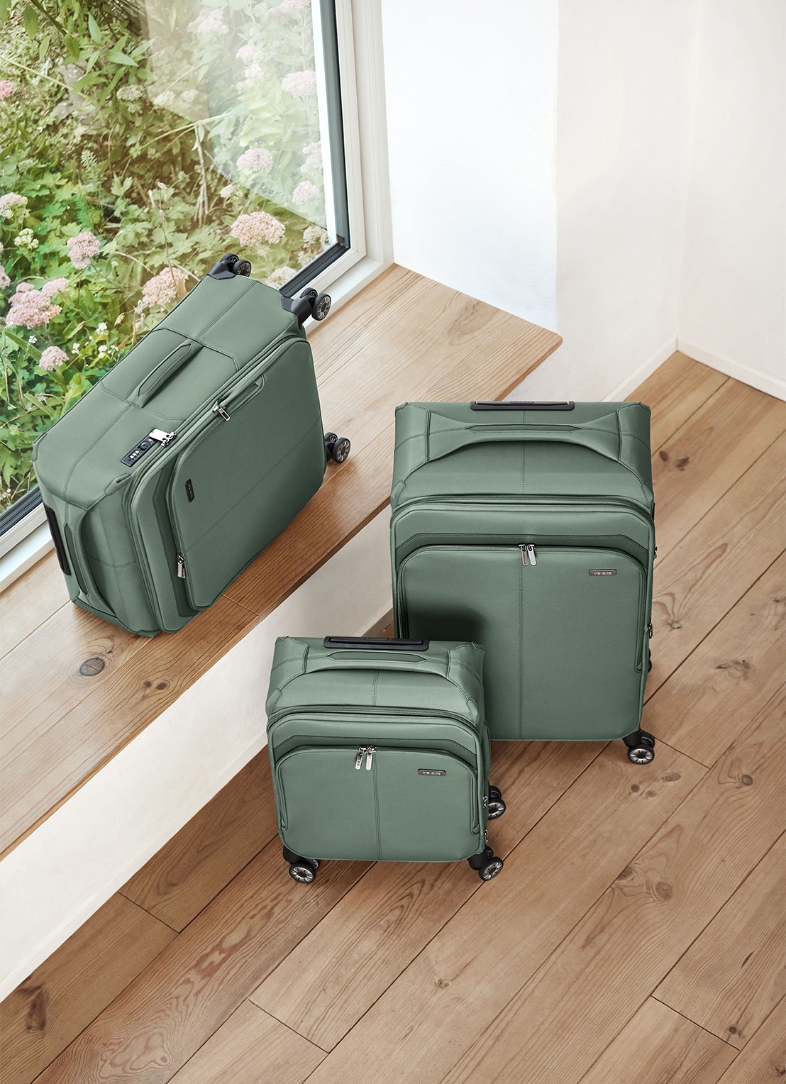 Travelite Priima M vergrootbare spinner 68 cm - voorkant 2 olijfgroen