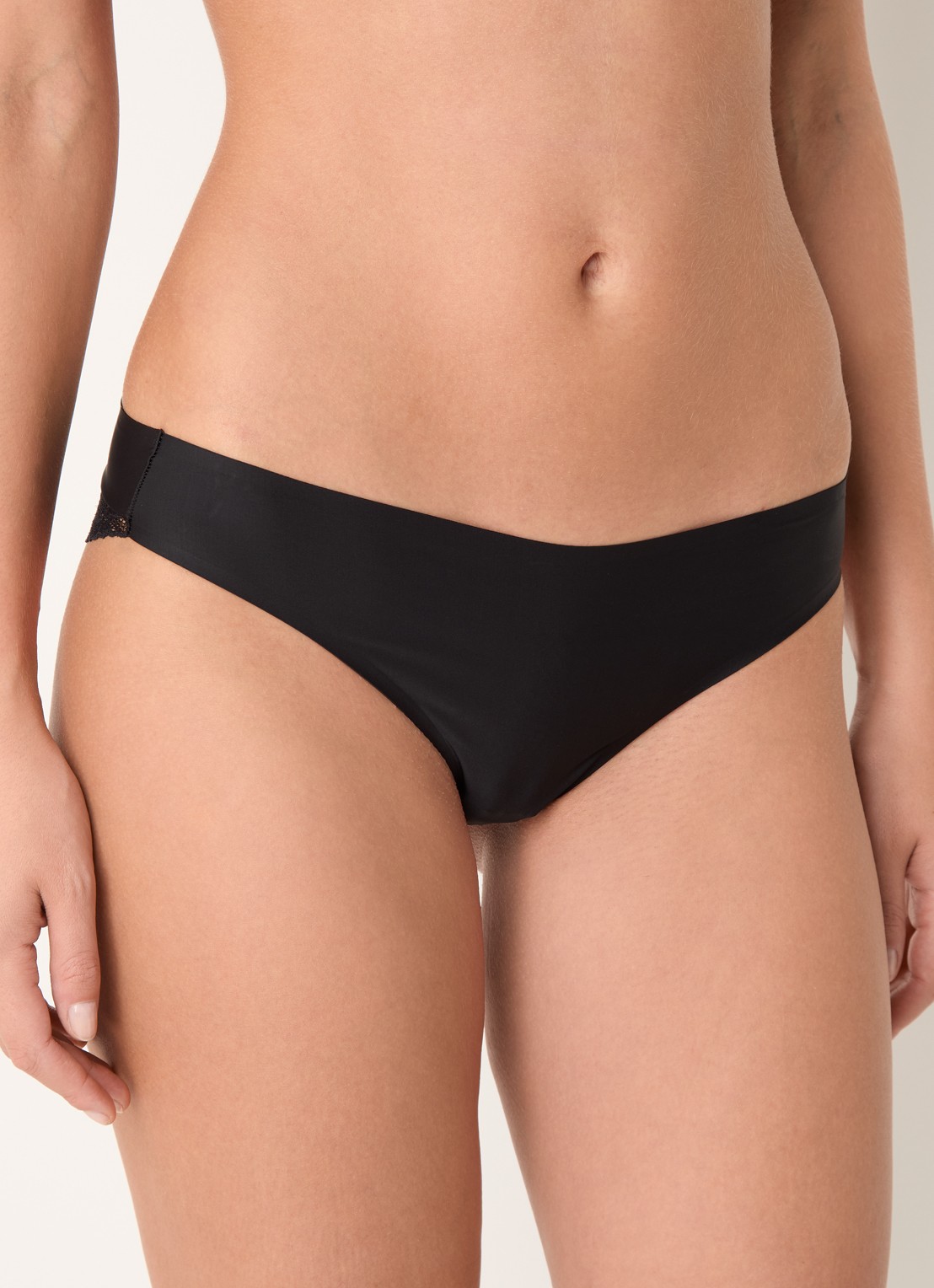 Triumph Body Make-Up Illusion high waisted naadloze tanga met kant - detail 3 zwart