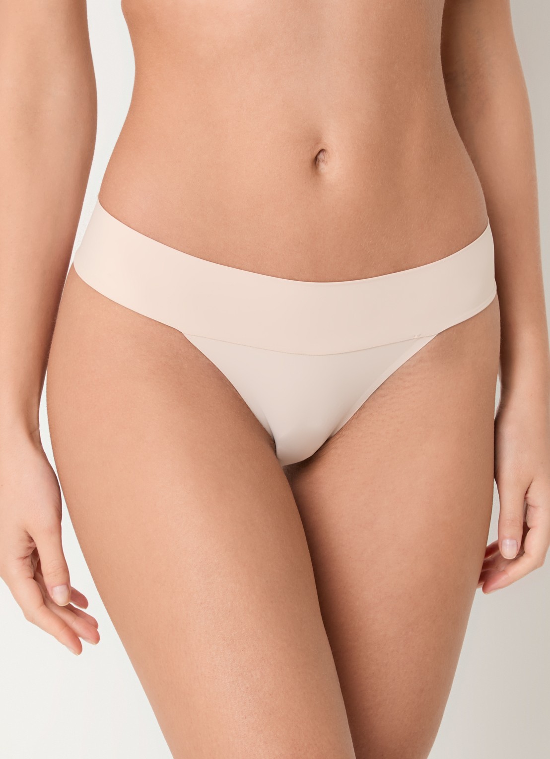 Triumph Body Makeup Illusion naadloze tanga - voorkant 4 creme