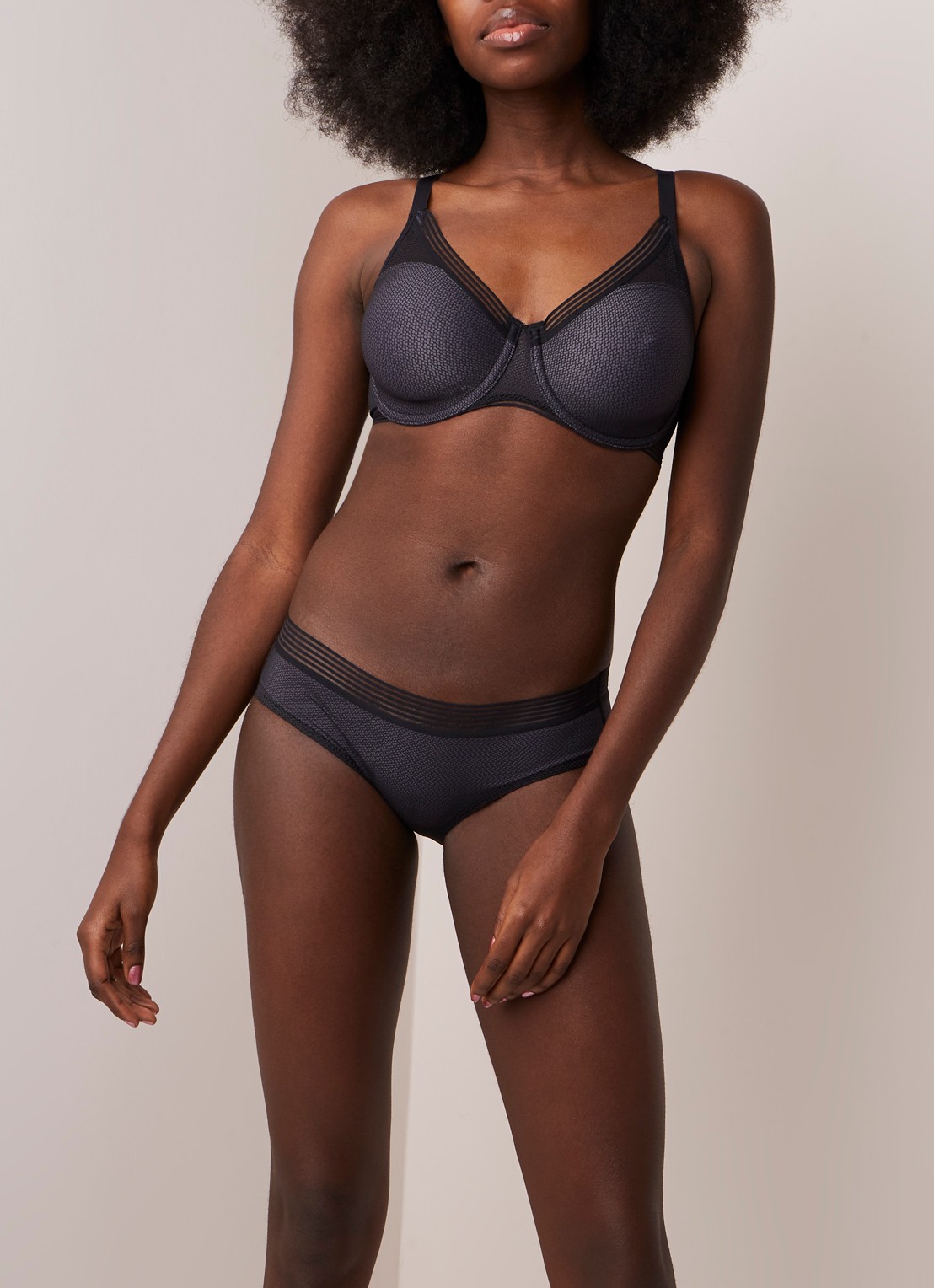 Triumph Infinite minimizer beugel bh met opengewerkte details - voorkant 2 antraciet