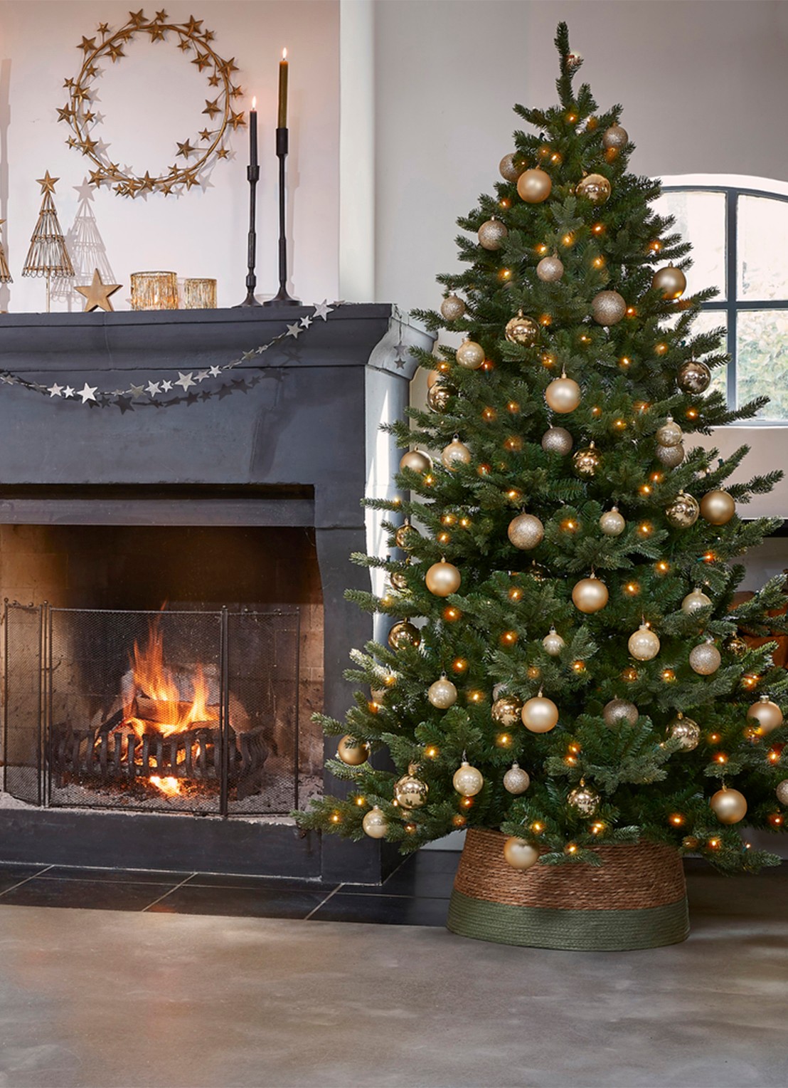 Triumph Tree Sherwood kunstkerstboom met LED verlichting 185 cm - voorkant 2 groen