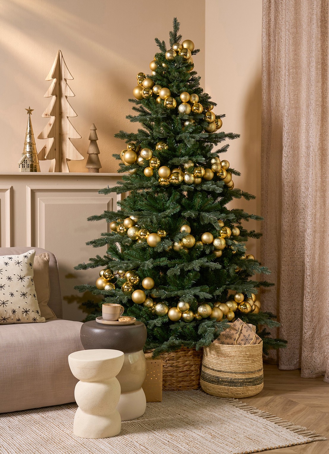 Triumph Tree Sherwood kunstkerstboom met LED verlichting 215 cm - detail 5 groen