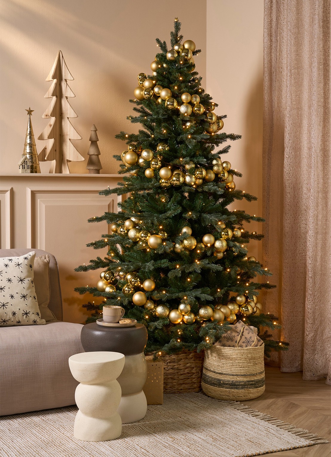 Triumph Tree Sherwood kunstkerstboom met LED verlichting 215 cm - detail 5 groen