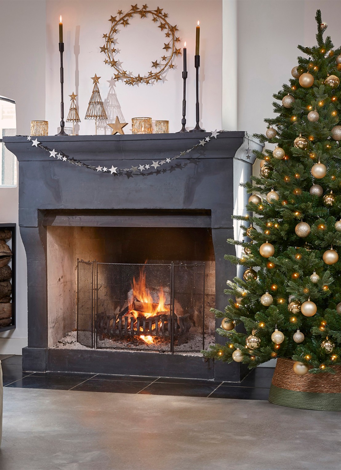Triumph Tree Sherwood kunstkerstboom met LED verlichting 215 cm - voorkant 2 groen