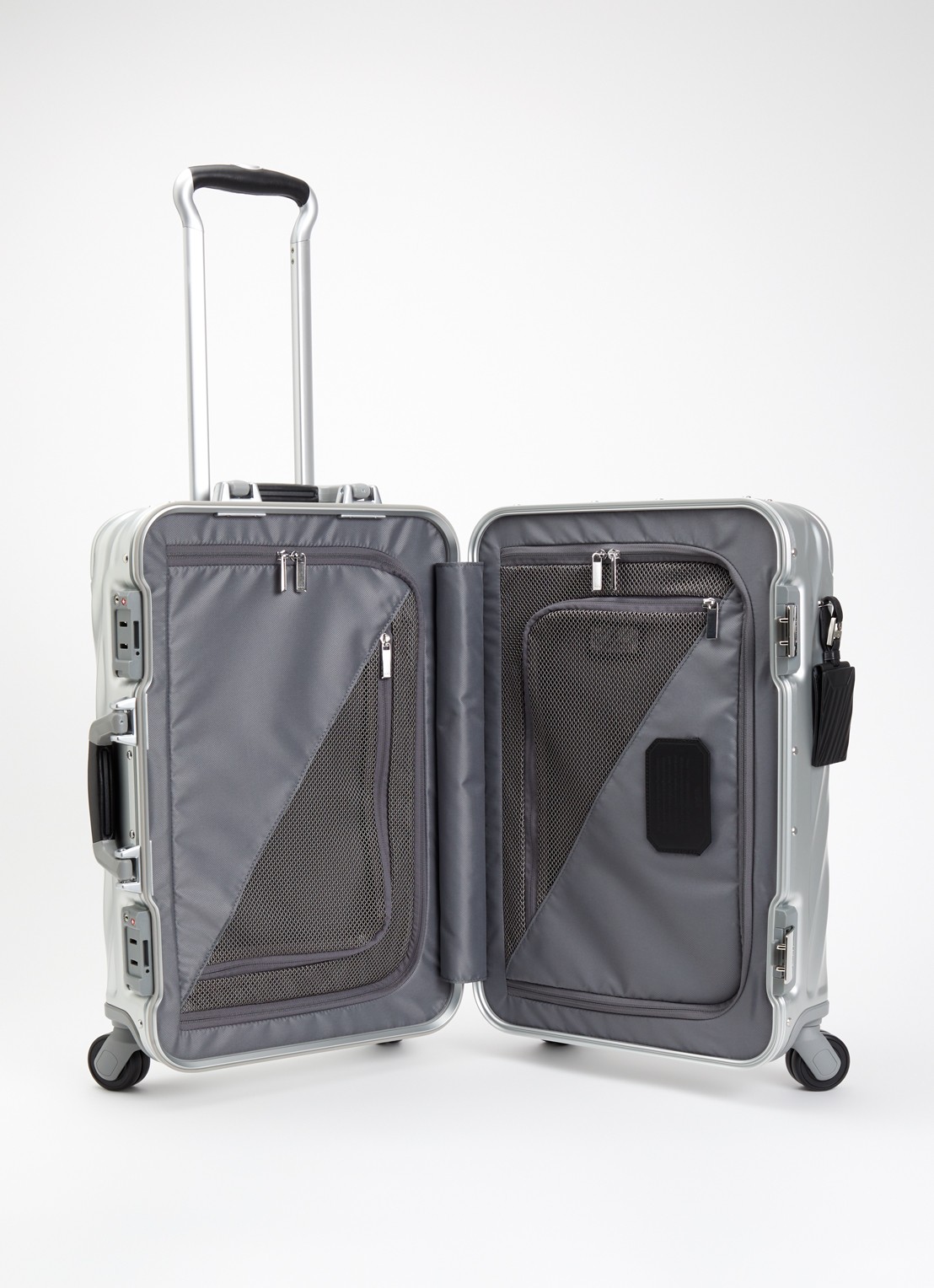 TUMI 19 Degree Aluminium International spinner 56 cm - voorkant 2 zilver