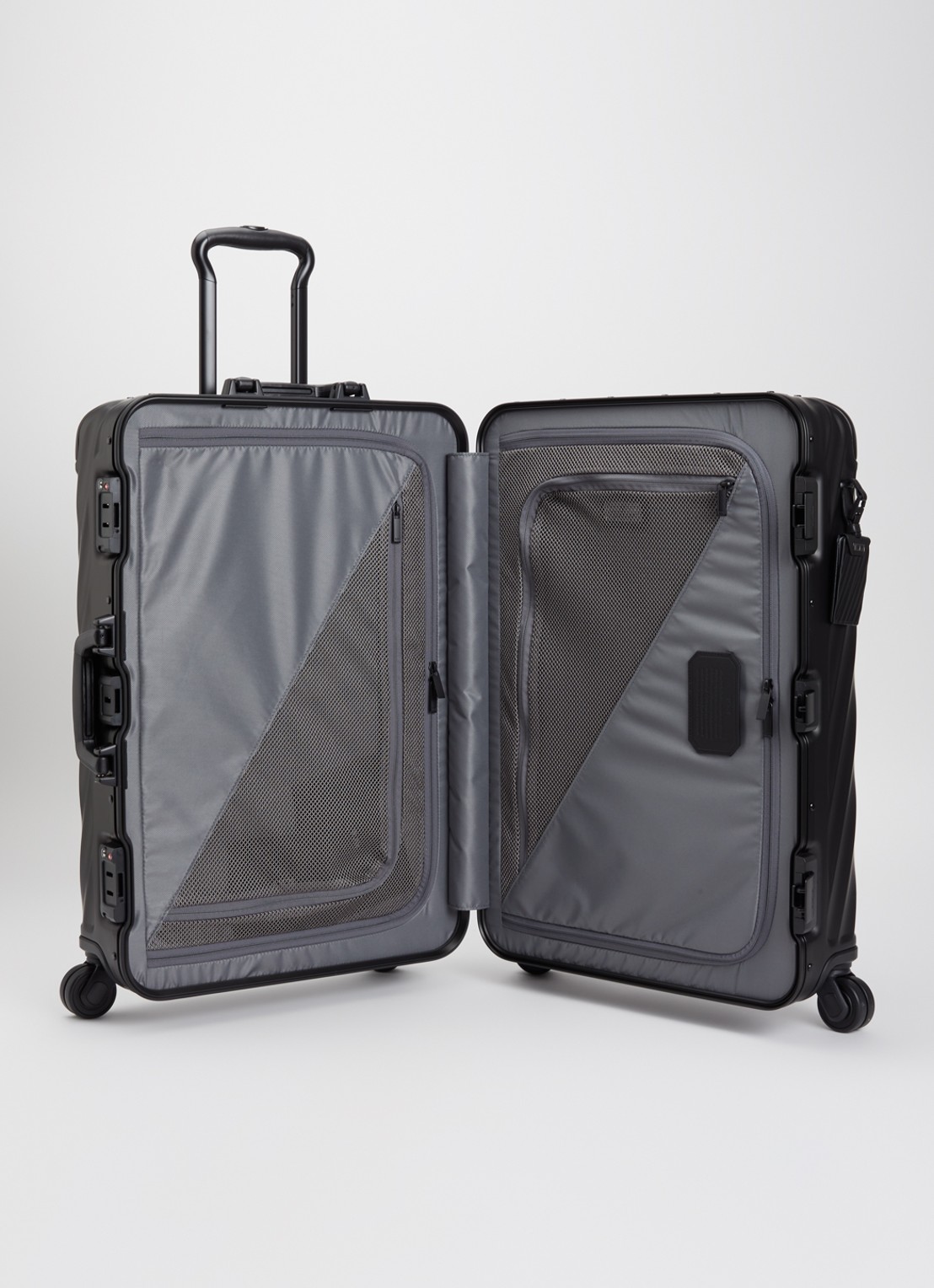 TUMI 19 Degree Aluminium Short Trip spinner 66 cm - voorkant 4 zwart
