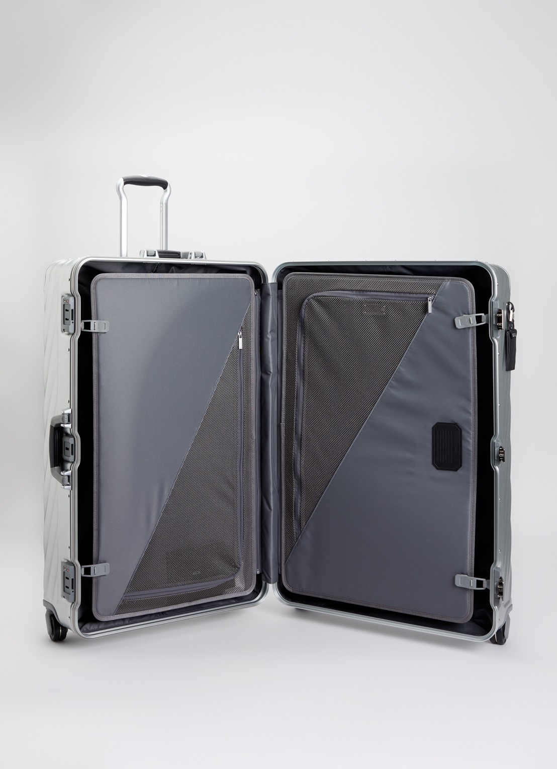 TUMI 19 Degree Aluminium Worldwide Trip spinner 86,5 cm  - voorkant 4 zilver
