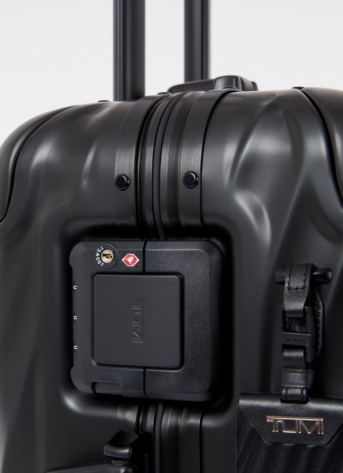 TUMI 19 Degree Continental spinner 56 cm - detail 4 zwart