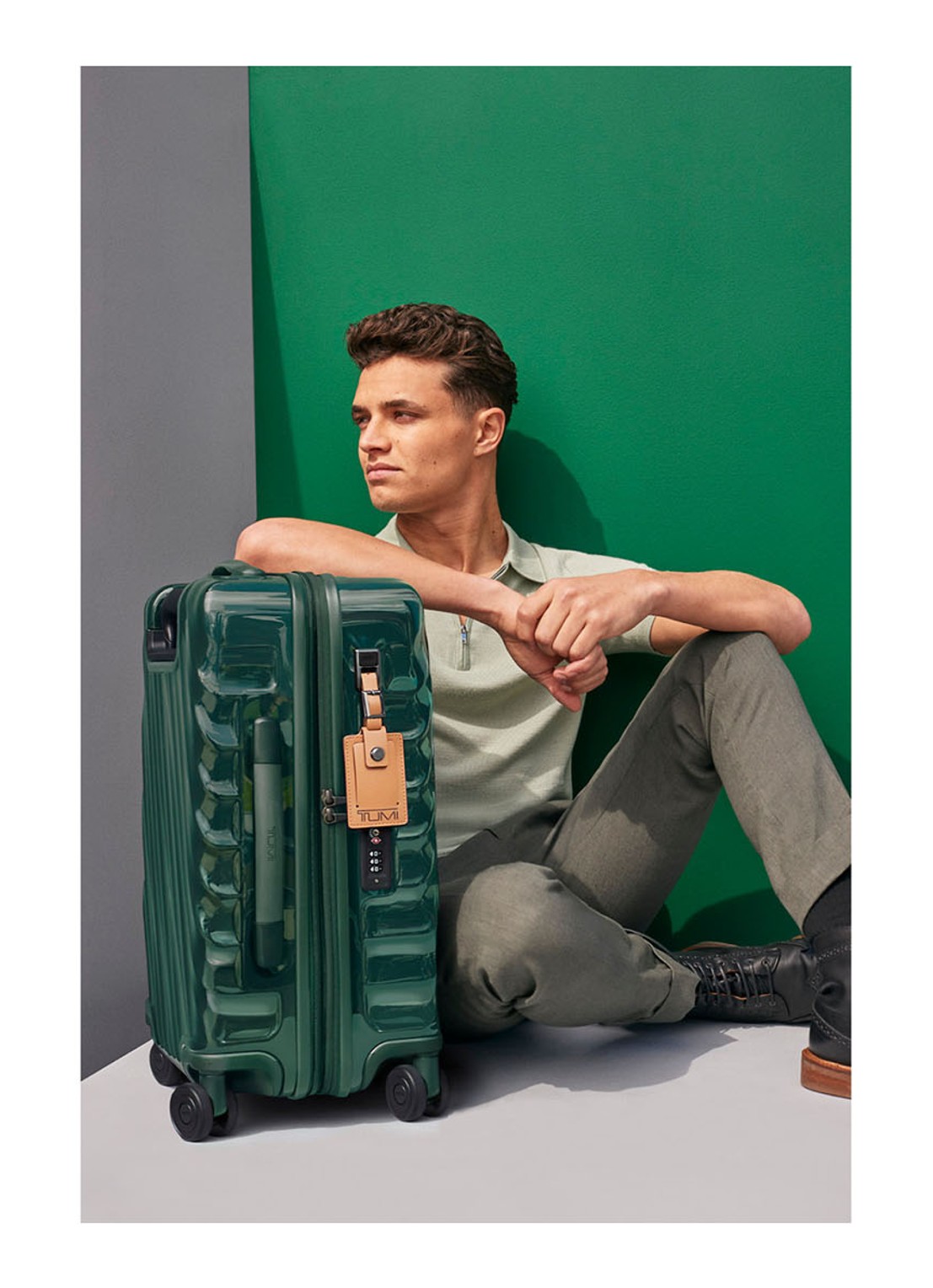 TUMI 19 Degree International spinner 56 cm - voorkant 2 groen