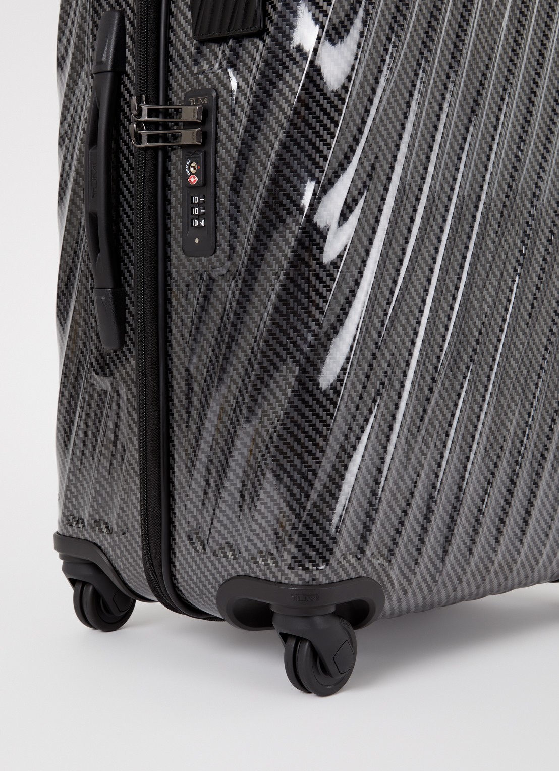 TUMI 19 Degree Lite Short Trip spinner 66 cm - detail zwart