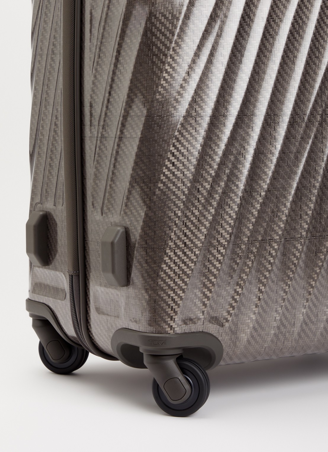 TUMI 19 Degree Lite Short Trip spinner 66 cm - detail antraciet