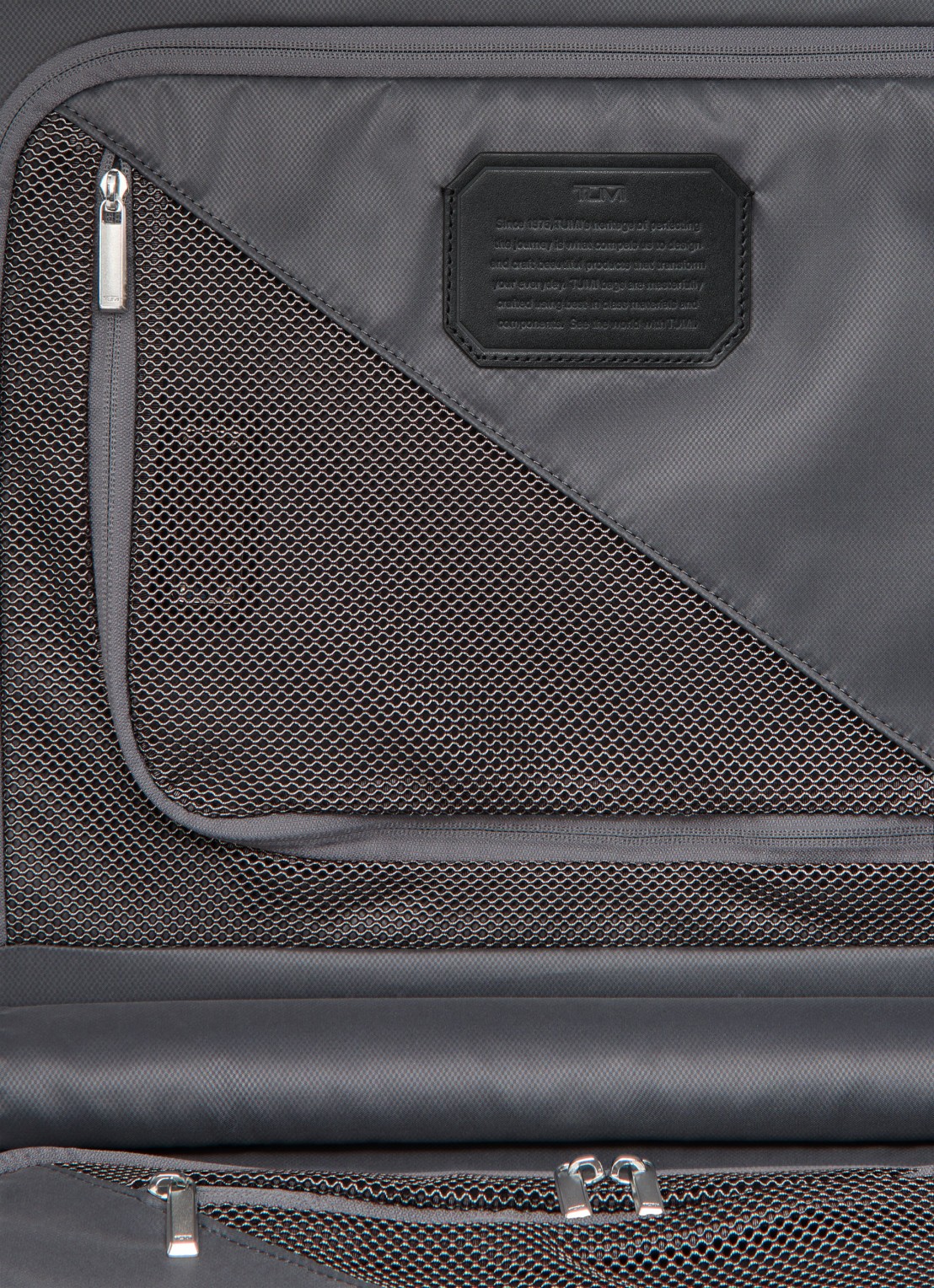 TUMI 19 Degree spinner 56 cm - detail blauw