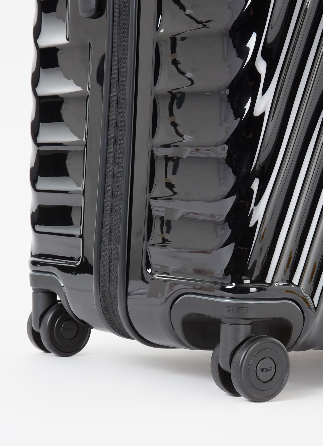 TUMI 19 Degree Worldwide Trip spinner 86,5 cm  - detail 2 zwart