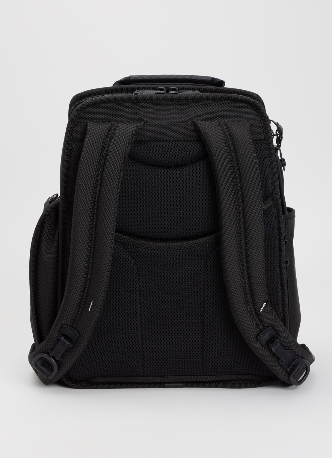 TUMI Alpha 3 Compact Brief Pack rugzak met 15 inch laptopvak - achterkant zwart