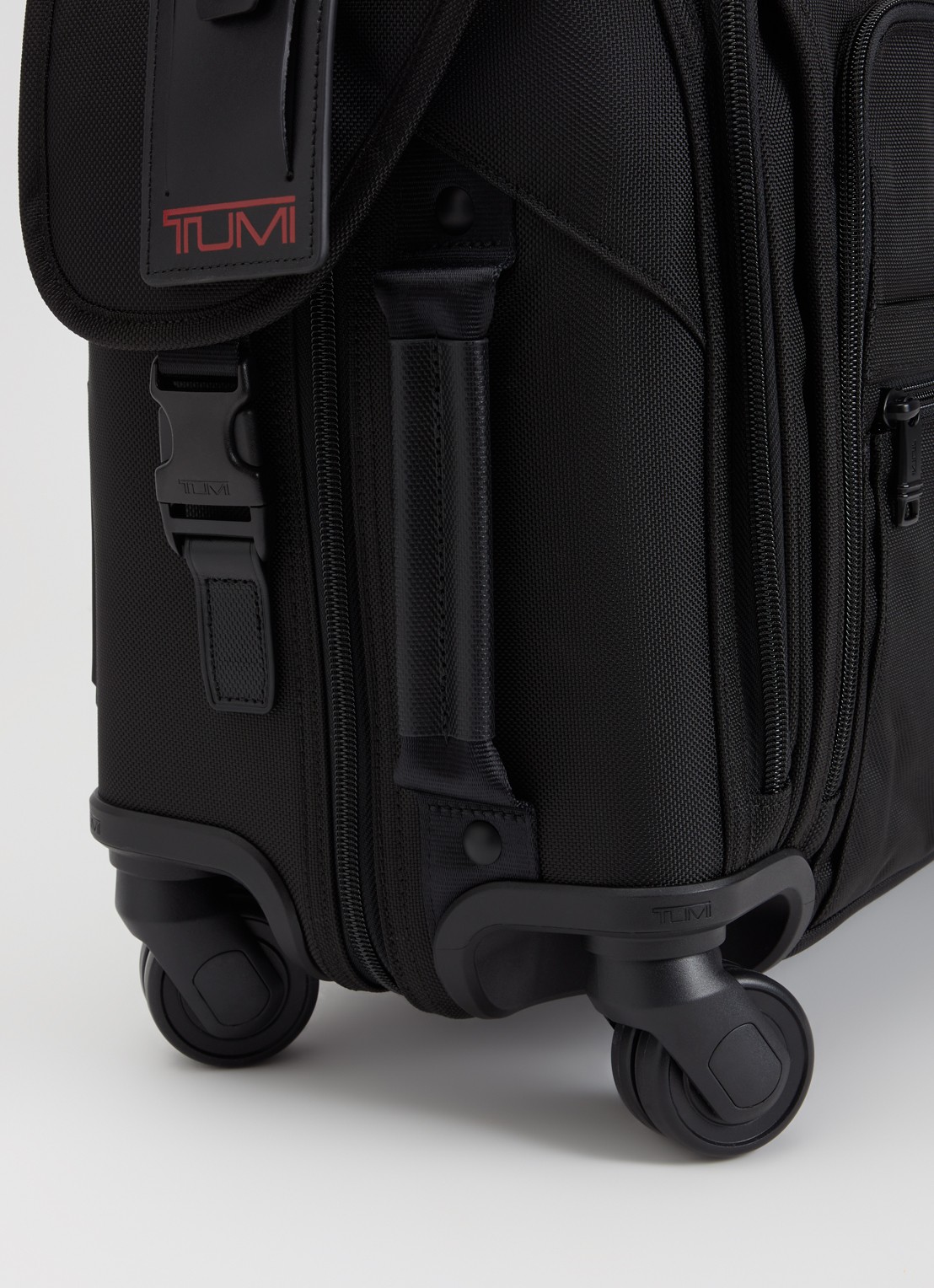 TUMI Alpha 3 Garment Carry-On spinner 37 cm - detail zwart