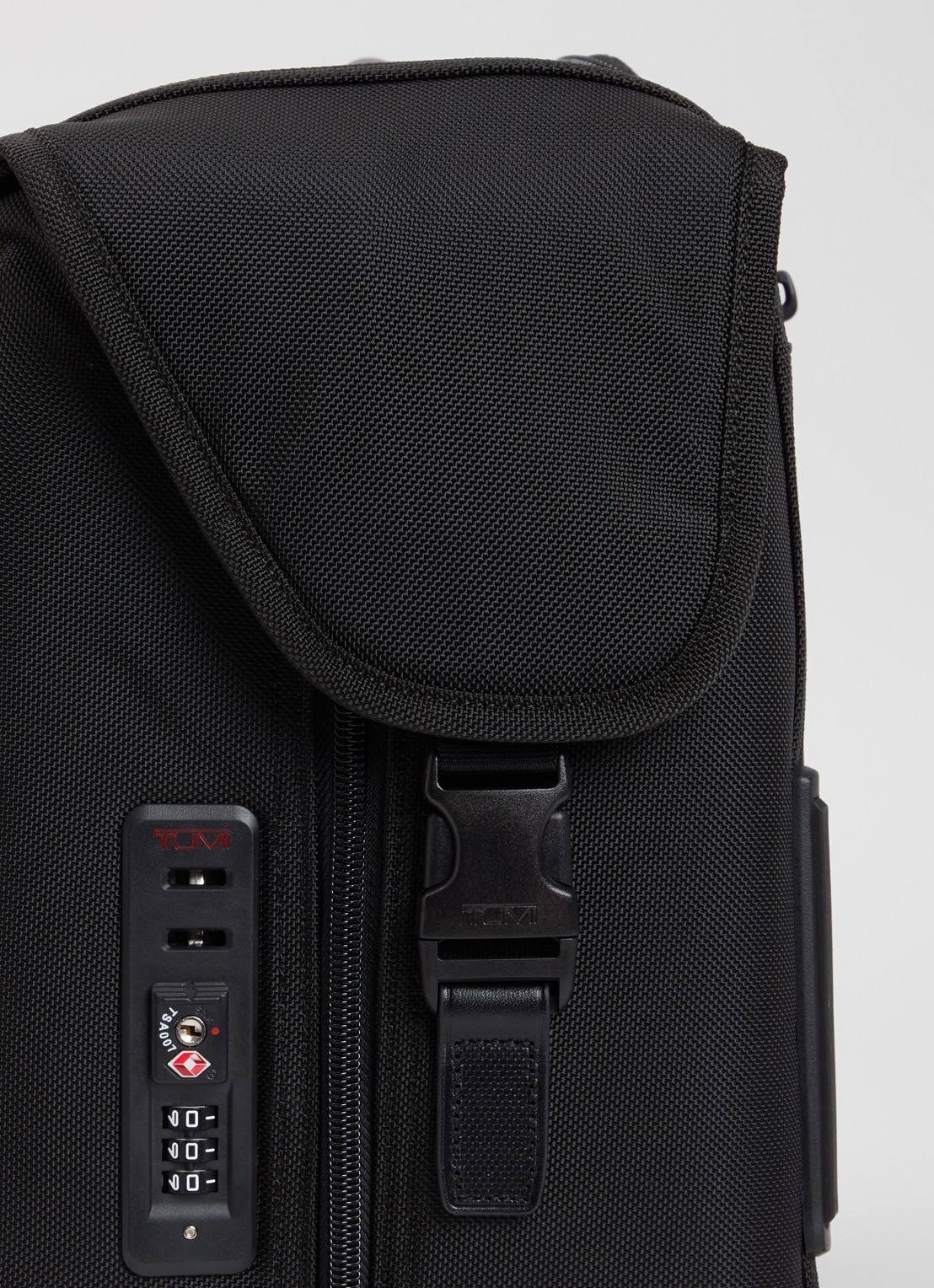 TUMI Alpha 3 Garment Carry-On spinner 37 cm - detail 2 zwart