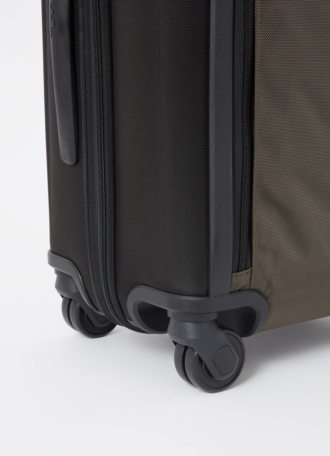 TUMI Alpha 3 International Dual spinner 56 cm - detail 2 olijfgroen