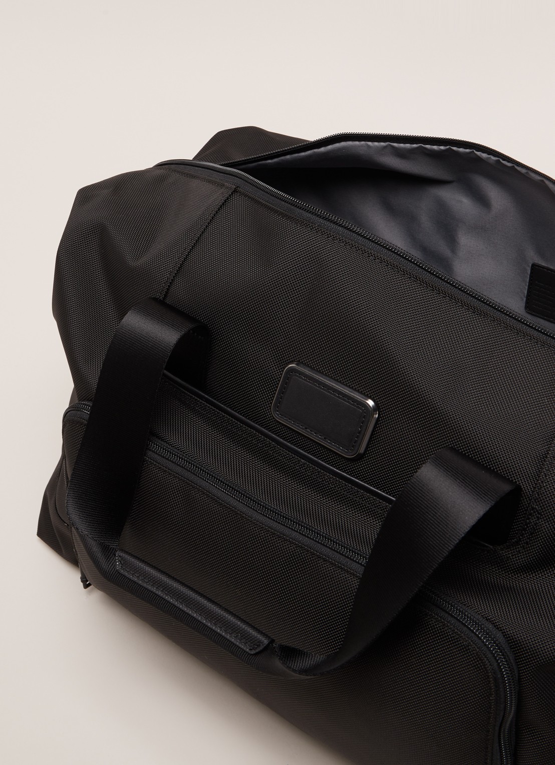 Tumi Alpha 3 weekendtas - detail 3 zwart