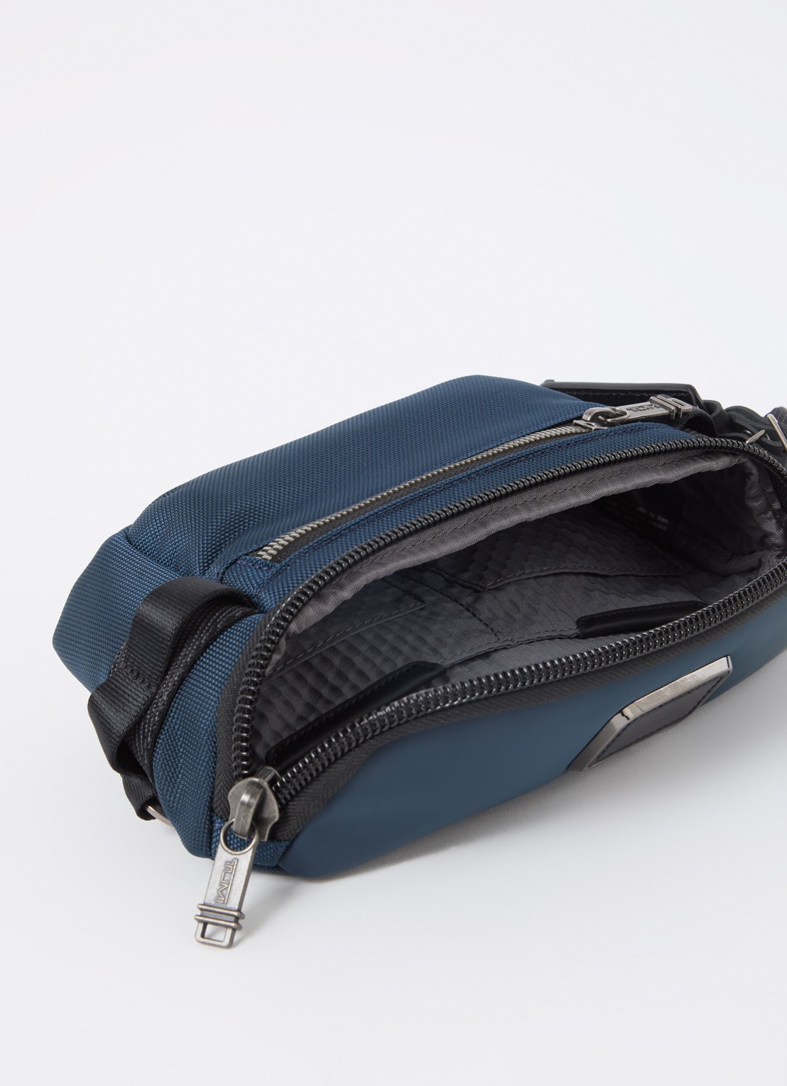 TUMI Alpha Bravo Classified crossbodytas met verstelbare schouderriem - detail 3 donkerblauw