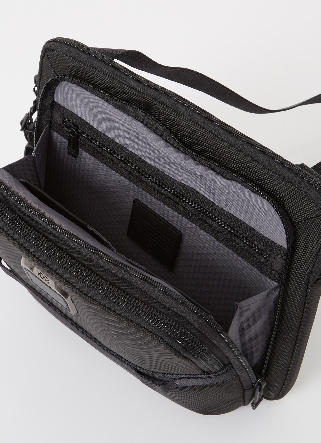 TUMI Alpha Bravo Service crossbodytas met logo - detail zwart
