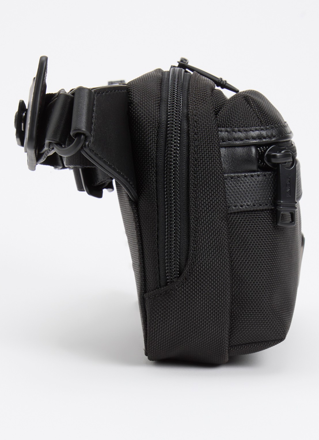 TUMI Alpha East West heuptas met leren details - detail 3 zwart