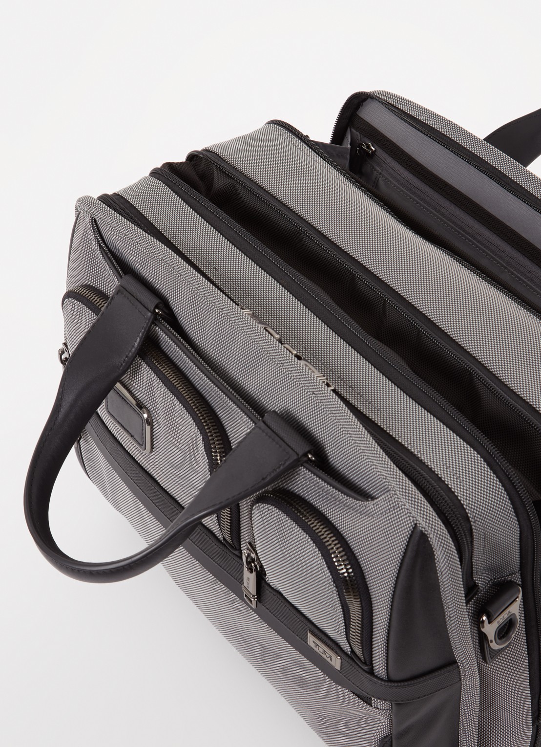 TUMI Alpha X businesstas met 15 inch laptopvak - detail 2 grijs