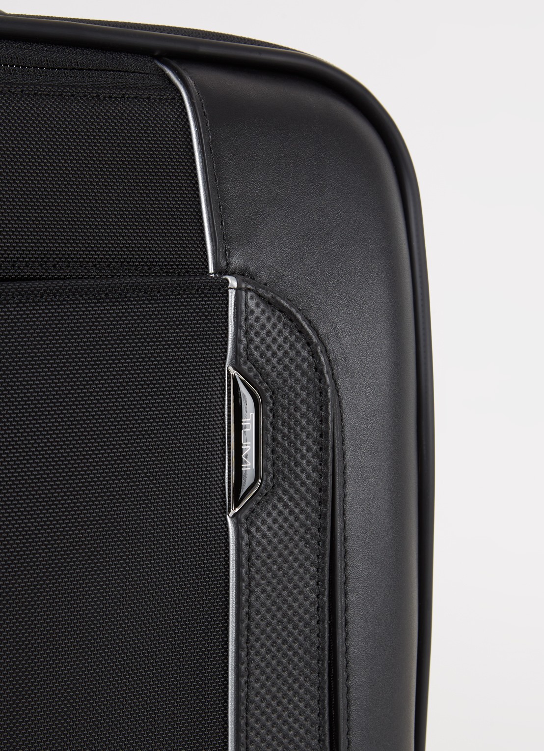 TUMI Arrivé Compact spinner 39,5 cm met 15 inch laptopvak - detail 4 zwart