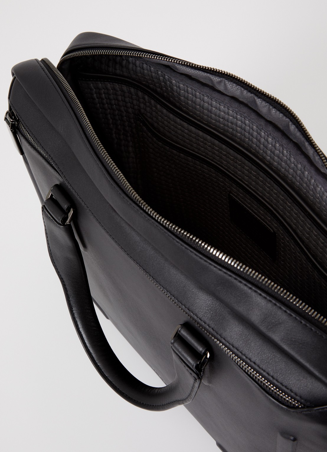 TUMI Harrison Avondale laptoptas van leer met 15 inch laptopvak - detail 2 zwart