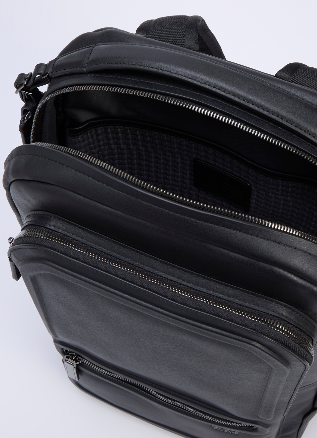 TUMI Harrison Bradner rugzak met leren details en 14 inch laptopvak - detail 3 zwart