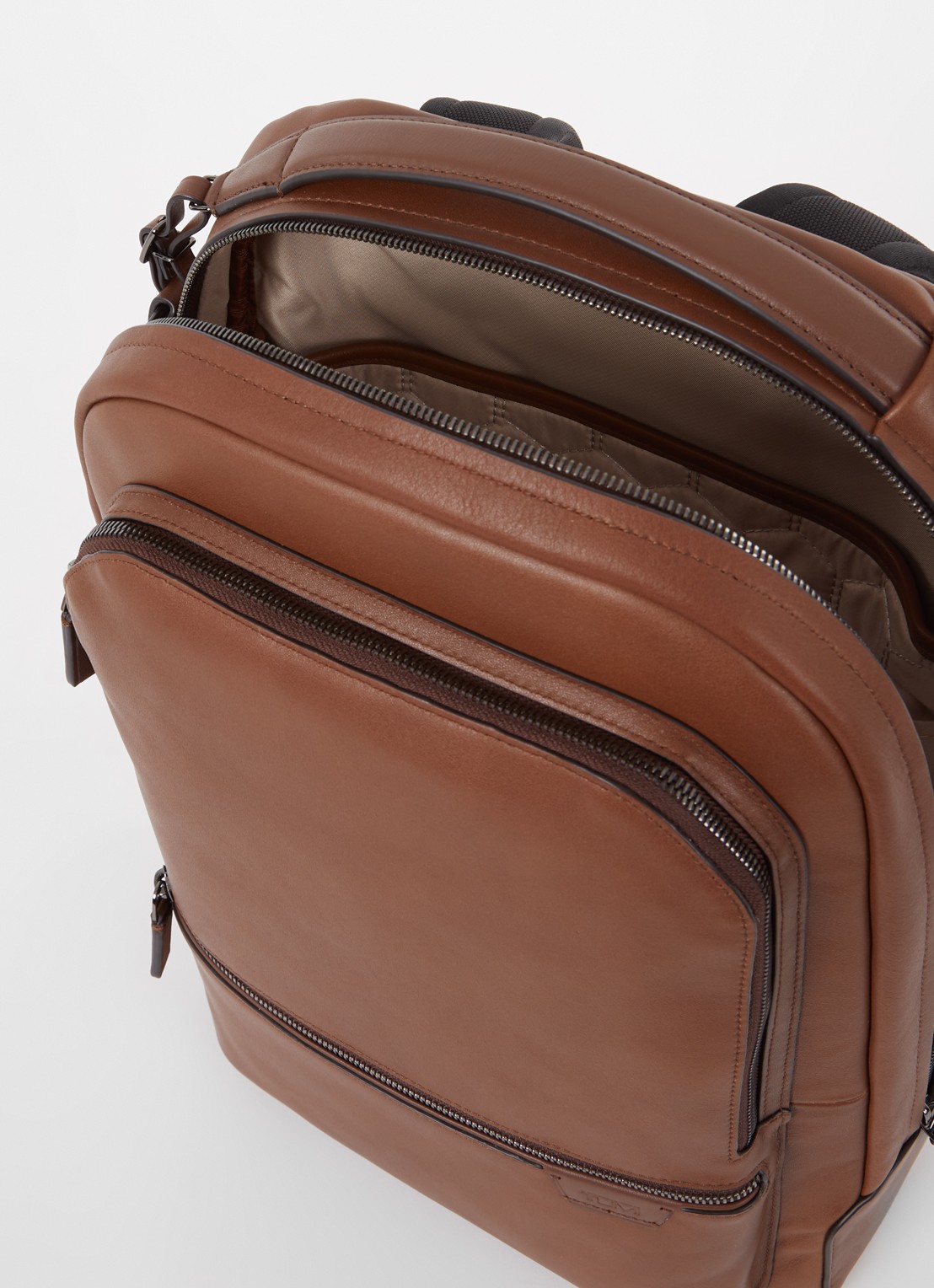 TUMI Harrison Bradner rugzak van leer met 14 inch laptopvak - detail 3 cognac