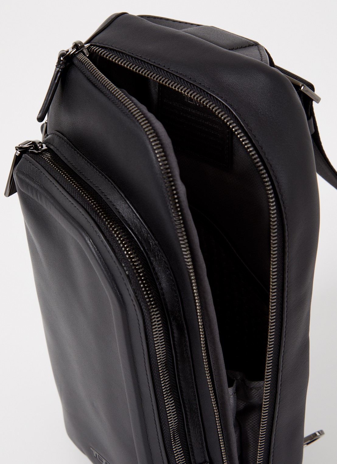TUMI Harrison Gregory crossbodytas van leer met verstelbare schouderriem - detail 2 zwart