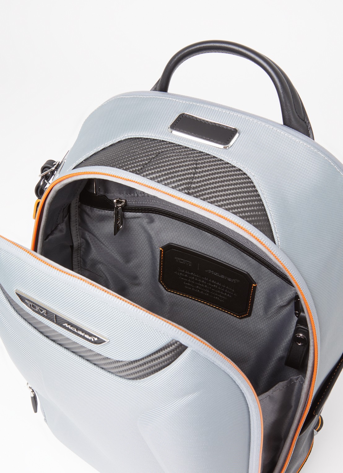 TUMI McLaren Velocity rugzak met 15 inch laptopvak en USB-C poort - detail grijs