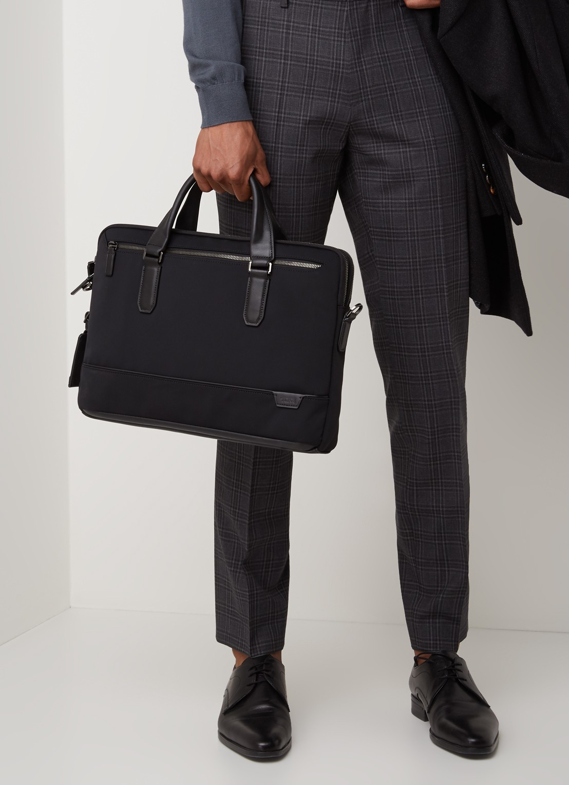 TUMI Sycamore businesstas met 14 inch laptopvak - unisex - voorkant 2 zwart