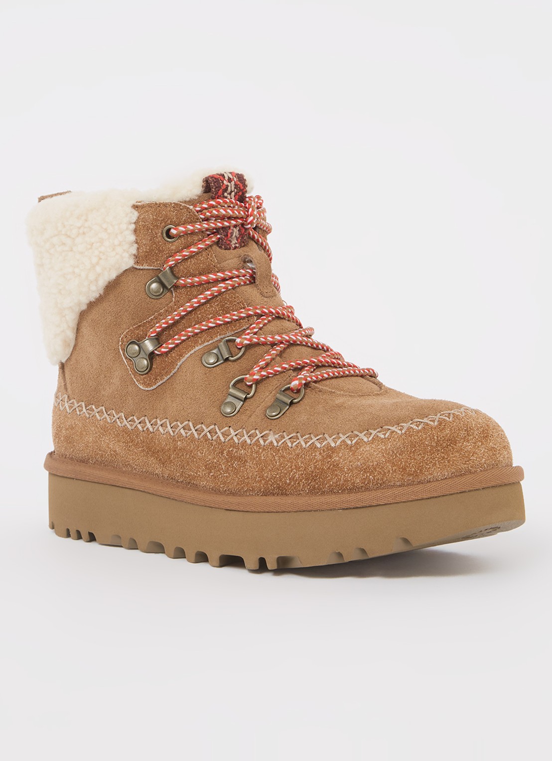 UGG Classic Alpine Lace-Up veterboot van suède - voorkant 4 camel
