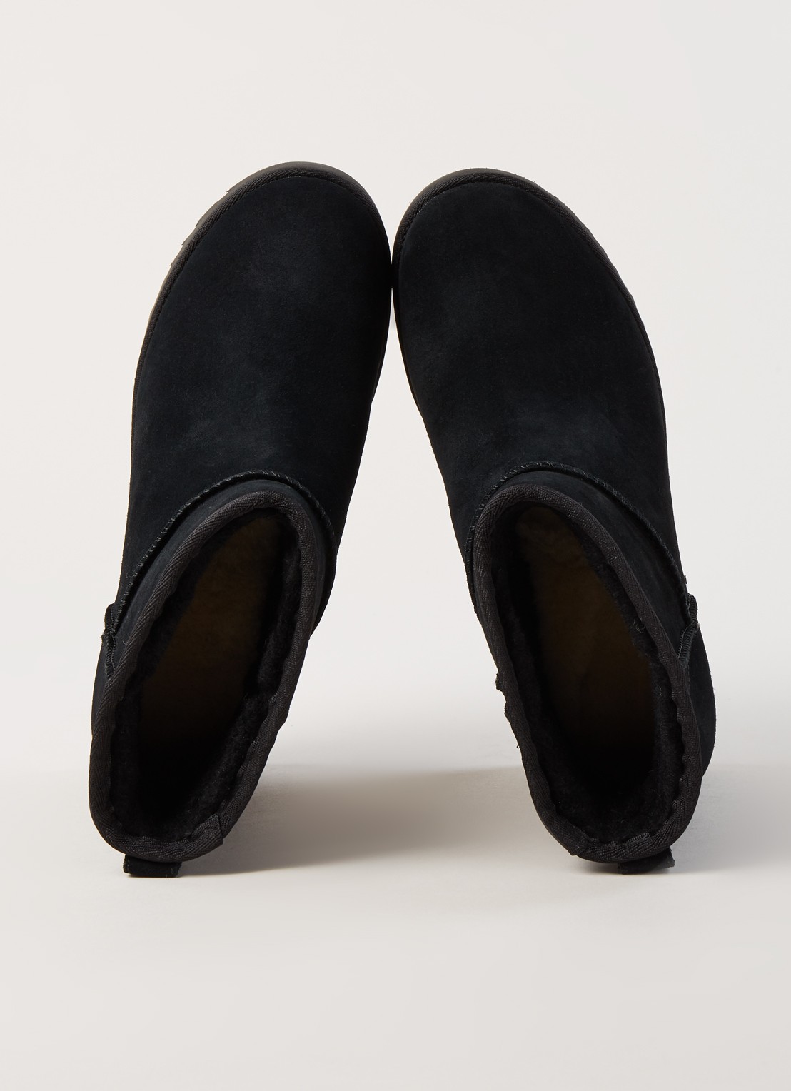 UGG Classic Femme Mini enkellaarsje van suède - detail 2 zwart
